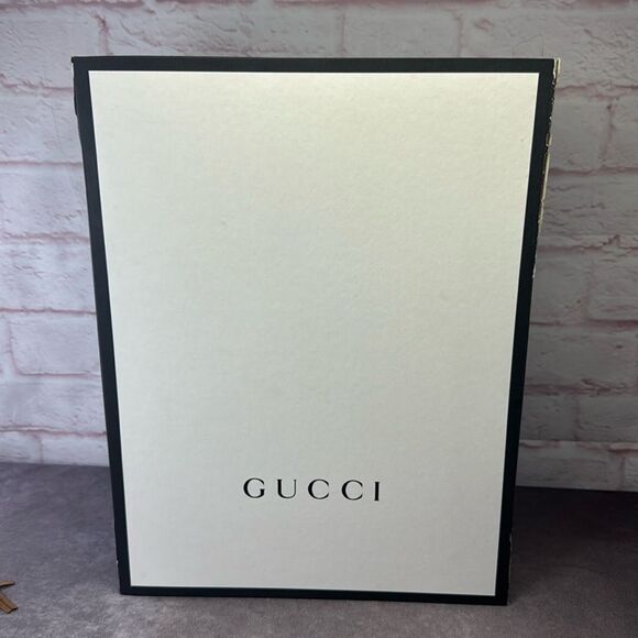 Large Gucci Box & Ribbon - Picture 1 of 7